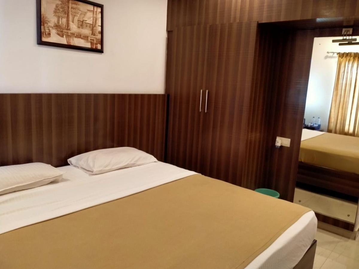 Hotel Green Park Suites มานิปาลา ภายนอก รูปภาพ